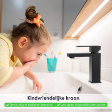 Lade das Bild in den Galerie-Viewer, EAVY Wastafelkraan - Badkamer - Zwart - Inclusief Aansluit slangen
